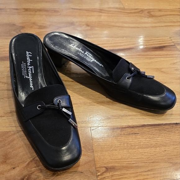 Salvatore Ferragamo Kitten Heel Mules Size 6.5 Black Leather Italian - Picture 1 of 9